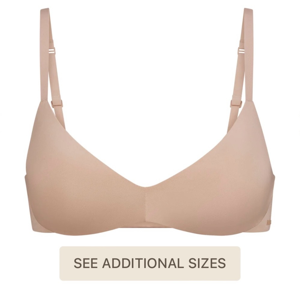 SKIMS Wireless Form Push-UP Plunge Bra